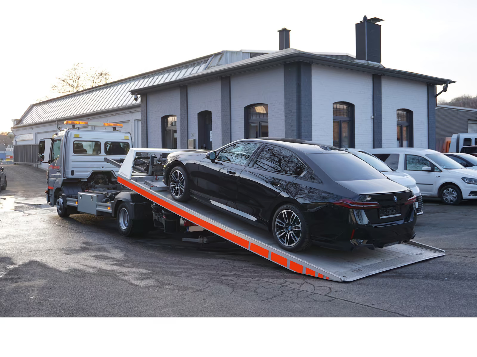 Эвакуатор с гидравлической платформой — услуги эвакуатора в Днепре